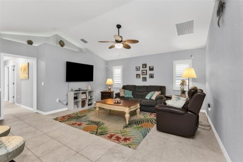 House in Port Charlotte, Florida 4 bedrooms, 190.64 sq.m. № 2403586 - photo 20
