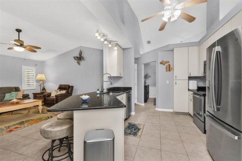 House in Port Charlotte, Florida 4 bedrooms, 190.64 sq.m. № 2403586 - photo 16