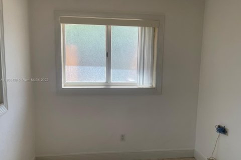 Commercial property in Miami, Florida 1 bedroom, 177.26 sq.m. № 1957173 - photo 9