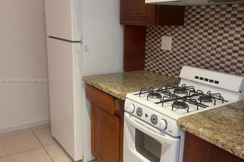 Commercial property in Miami, Florida 1 bedroom, 177.26 sq.m. № 1957173 - photo 2