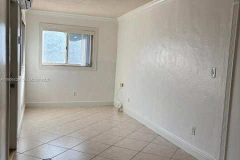 Снять в аренду коммерческую недвижимость в Майами, Флорида 1 спальня, 177.26м2, № 1957173 - фото 17