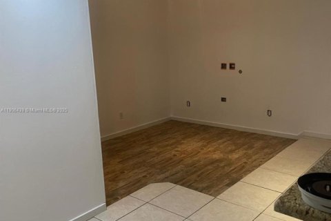 Commercial property in Miami, Florida 1 bedroom, 177.26 sq.m. № 1957173 - photo 3