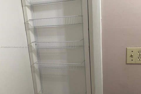 Commercial property in Miami, Florida 1 bedroom, 177.26 sq.m. № 1957173 - photo 5