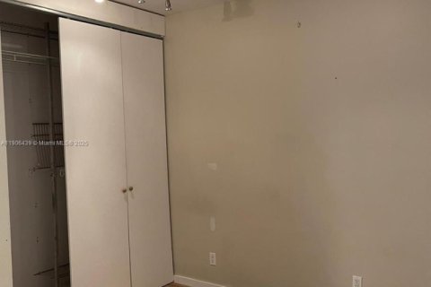 Commercial property in Miami, Florida 1 bedroom, 177.26 sq.m. № 1957173 - photo 6