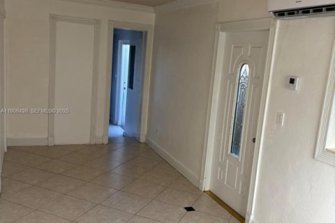 Снять в аренду коммерческую недвижимость в Майами, Флорида 1 спальня, 177.26м2, № 1957173 - фото 15