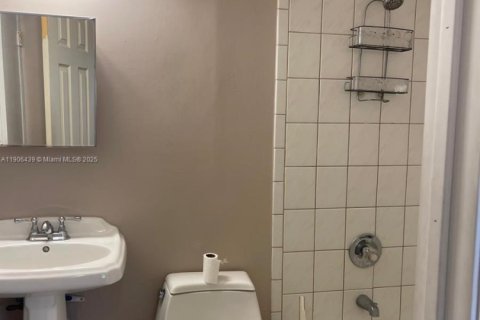 Commercial property in Miami, Florida 1 bedroom, 177.26 sq.m. № 1957173 - photo 10