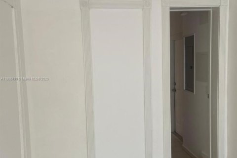 Commercial property in Miami, Florida 1 bedroom, 177.26 sq.m. № 1957173 - photo 13