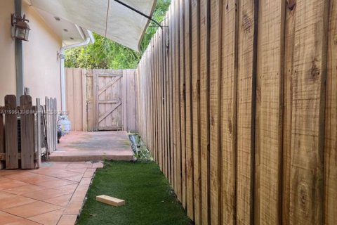 Commercial property in Miami, Florida 1 bedroom, 177.26 sq.m. № 1957173 - photo 14