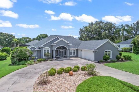 Villa ou maison à vendre à Lady Lake, Floride: 3 chambres, 235.14 m2 № 1906042 - photo 1