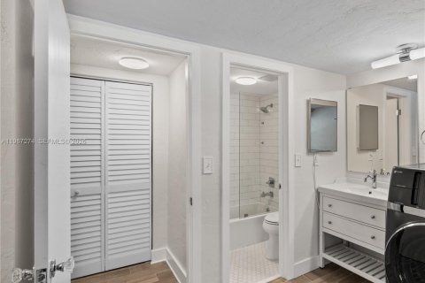 Condominio en venta en Coral Gables, Florida, 2 dormitorios, 109.62 m2 № 2029067 - foto 22