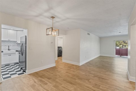 Condominio en venta en Coral Gables, Florida, 2 dormitorios, 109.62 m2 № 2029067 - foto 3