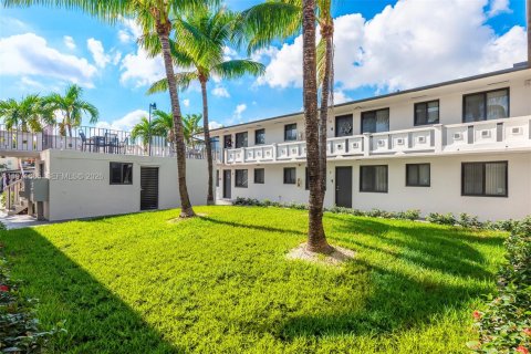 Appartement à louer à Hialeah, Floride: 2 chambres, 78.97 m2 № 2040789 - photo 3