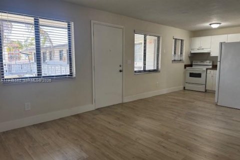 Appartement à louer à Hialeah, Floride: 2 chambres, 78.97 m2 № 2040789 - photo 8
