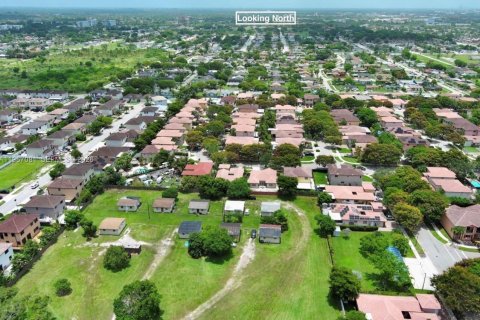 Casa en alquiler en Miami, Florida, 3 dormitorios, 167.6 m2 № 2030962 - foto 16