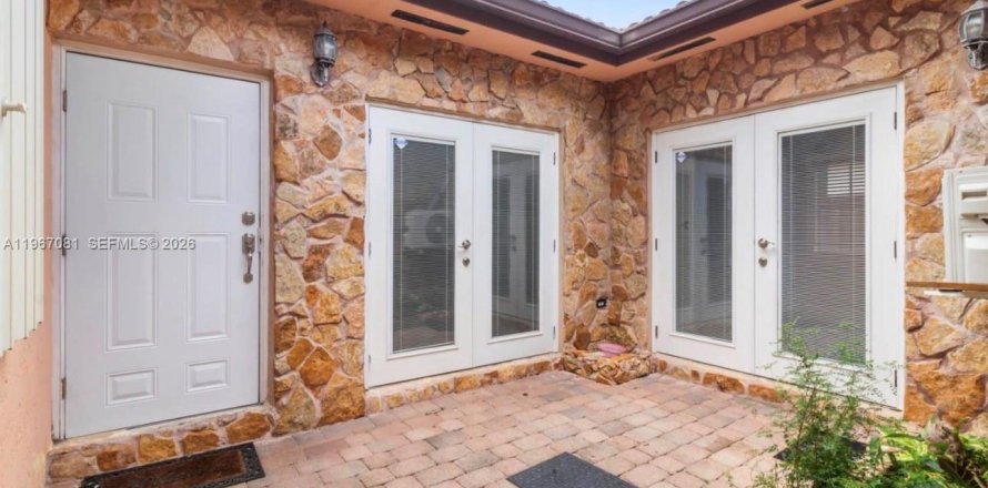 Casa en Miami, Florida 3 dormitorios, 167.6 m2 № 2030962