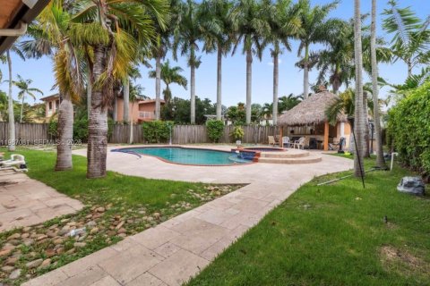 Casa en alquiler en Miami, Florida, 3 dormitorios, 167.6 m2 № 2030962 - foto 7