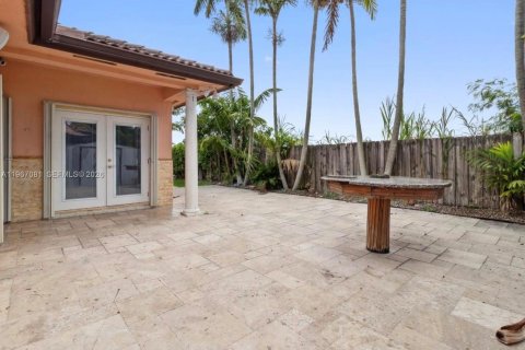 Casa en alquiler en Miami, Florida, 3 dormitorios, 167.6 m2 № 2030962 - foto 3