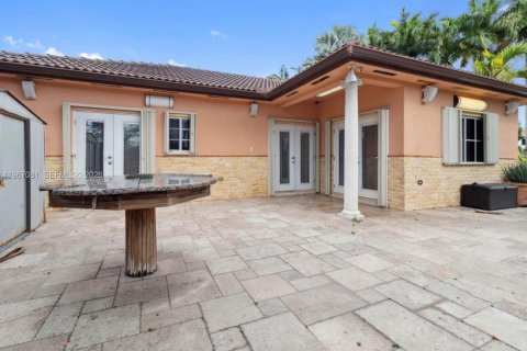 Casa en alquiler en Miami, Florida, 3 dormitorios, 167.6 m2 № 2030962 - foto 2