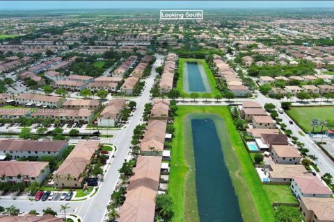 Casa en alquiler en Miami, Florida, 3 dormitorios, 167.6 m2 № 2030962 - foto 17