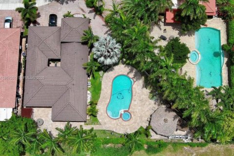 Casa en alquiler en Miami, Florida, 3 dormitorios, 167.6 m2 № 2030962 - foto 14