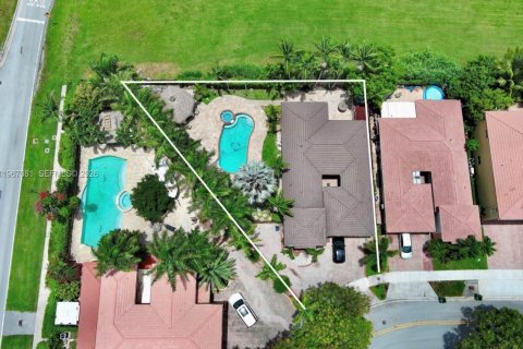 Casa en alquiler en Miami, Florida, 3 dormitorios, 167.6 m2 № 2030962 - foto 11