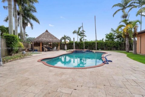 Casa en alquiler en Miami, Florida, 3 dormitorios, 167.6 m2 № 2030962 - foto 4