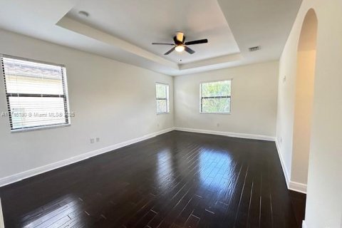 House in Hialeah, Florida 3 bedrooms, 217.86 sq.m. № 1781556 - photo 18