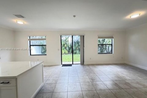 House in Hialeah, Florida 3 bedrooms, 217.86 sq.m. № 1781556 - photo 11