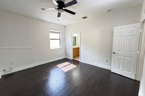 House in Hialeah, Florida 3 bedrooms, 217.86 sq.m. № 1781556 - photo 17