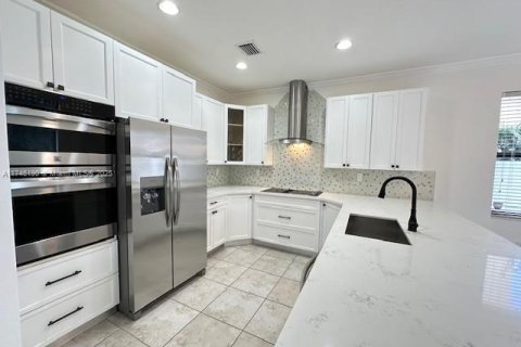 House in Hialeah, Florida 3 bedrooms, 217.86 sq.m. № 1781556 - photo 8
