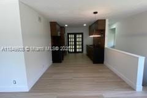 Condo in Plantation, Florida, 2 bedrooms  № 1852443 - photo 5