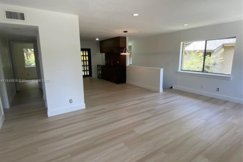 Condo in Plantation, Florida, 2 bedrooms  № 1852443 - photo 10