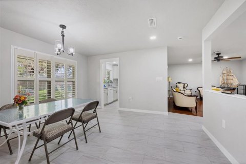 House in Port Charlotte, Florida 3 bedrooms, 122.91 sq.m. № 2410714 - photo 25