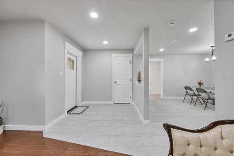 House in Port Charlotte, Florida 3 bedrooms, 122.91 sq.m. № 2410714 - photo 14