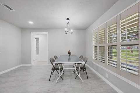House in Port Charlotte, Florida 3 bedrooms, 122.91 sq.m. № 2410714 - photo 24