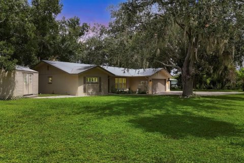 House in Port Charlotte, Florida 3 bedrooms, 122.91 sq.m. № 2410714 - photo 2