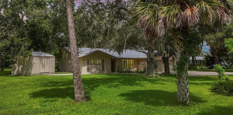 House in Port Charlotte, Florida 3 bedrooms, 122.91 sq.m. № 2410714