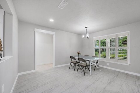 House in Port Charlotte, Florida 3 bedrooms, 122.91 sq.m. № 2410714 - photo 23