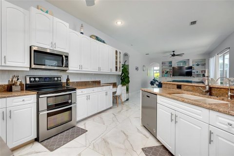 Villa ou maison à vendre à Venice, Floride: 3 chambres, 219.99 m2 № 2103260 - photo 12