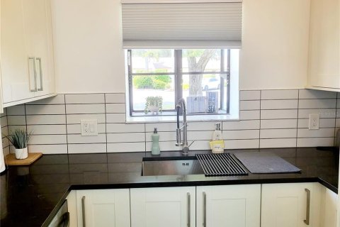 Villa ou maison à louer à Bradenton, Floride: 1 chambre, 64.38 m2 № 1337099 - photo 4