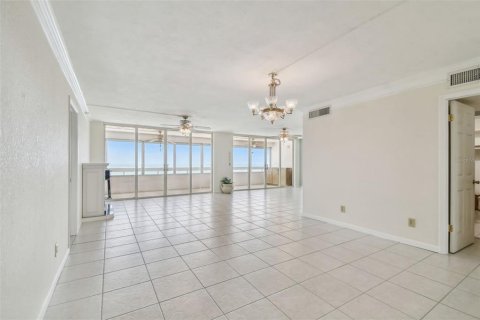 Condo in Redington Shores, Florida, 3 bedrooms  № 1877441 - photo 18