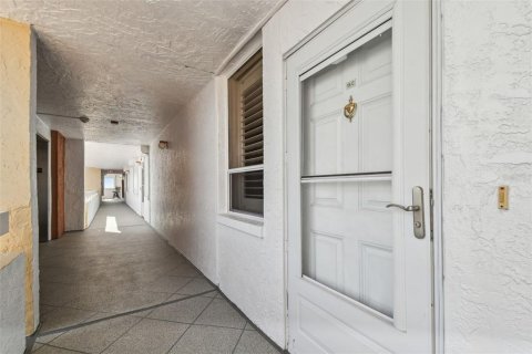 Condo in Redington Shores, Florida, 3 bedrooms  № 1877441 - photo 10