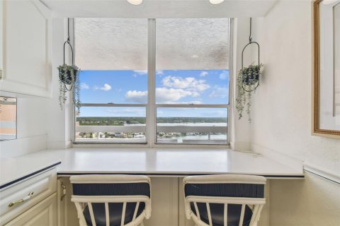 Condo in Redington Shores, Florida, 3 bedrooms  № 1877441 - photo 16