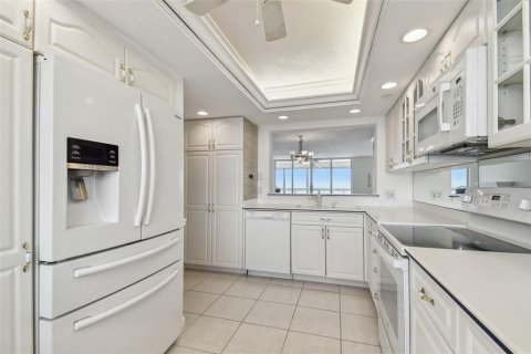 Condo in Redington Shores, Florida, 3 bedrooms  № 1877441 - photo 15