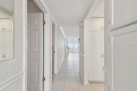 Condo in Redington Shores, Florida, 3 bedrooms  № 1877441 - photo 11