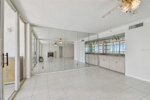 Condo in Redington Shores, Florida, 3 bedrooms  № 1877441 - photo 26