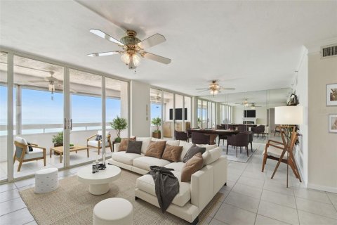 Condo in Redington Shores, Florida, 3 bedrooms  № 1877441 - photo 4