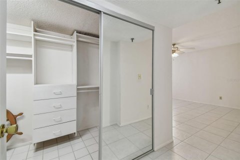 Condo in Redington Shores, Florida, 3 bedrooms  № 1877441 - photo 29