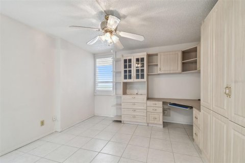 Condo in Redington Shores, Florida, 3 bedrooms  № 1877441 - photo 13
