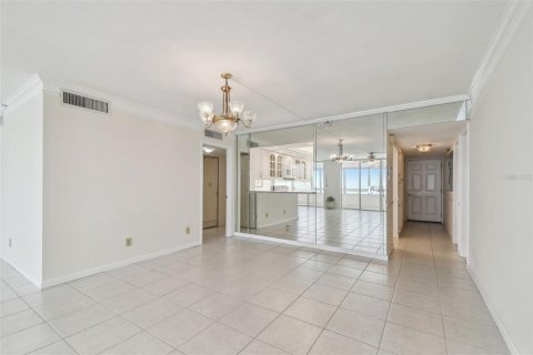 Condo in Redington Shores, Florida, 3 bedrooms  № 1877441 - photo 21